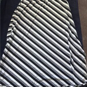 Jaclyn Smith Black and White Diagonal Striped Maxi Skirt